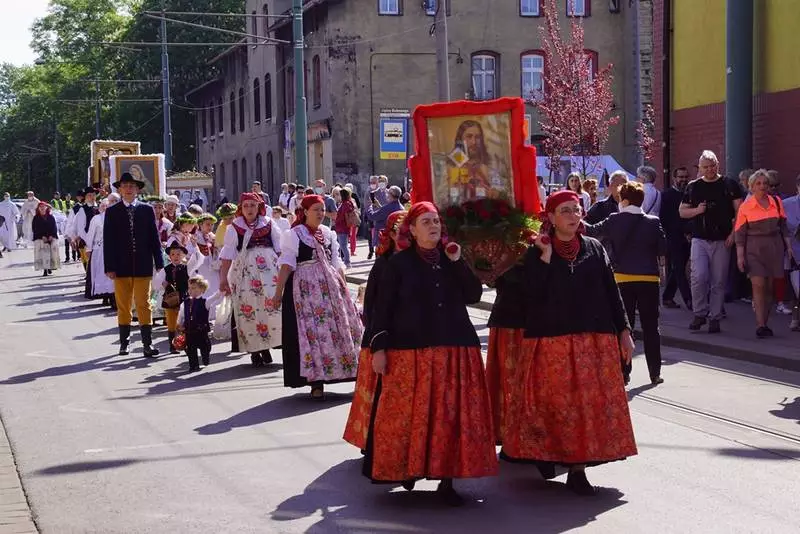 Świętochłowice: Tradycyjna procesja Bożego Ciała przeszła ulicami Lipin [ZDJĘCIA]