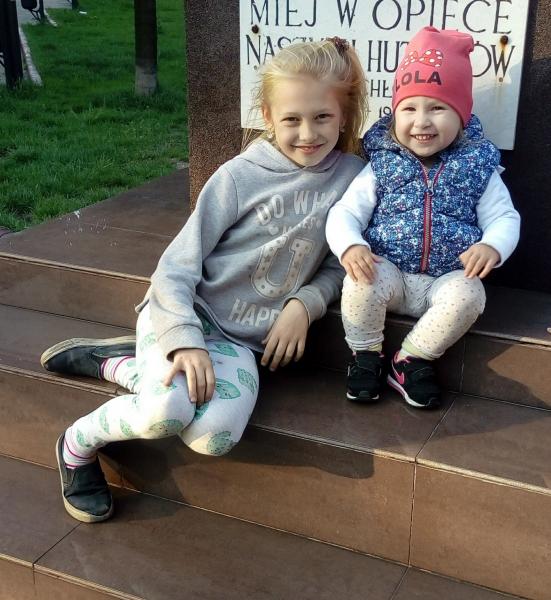 Emilia lat 9, Maja lat 2