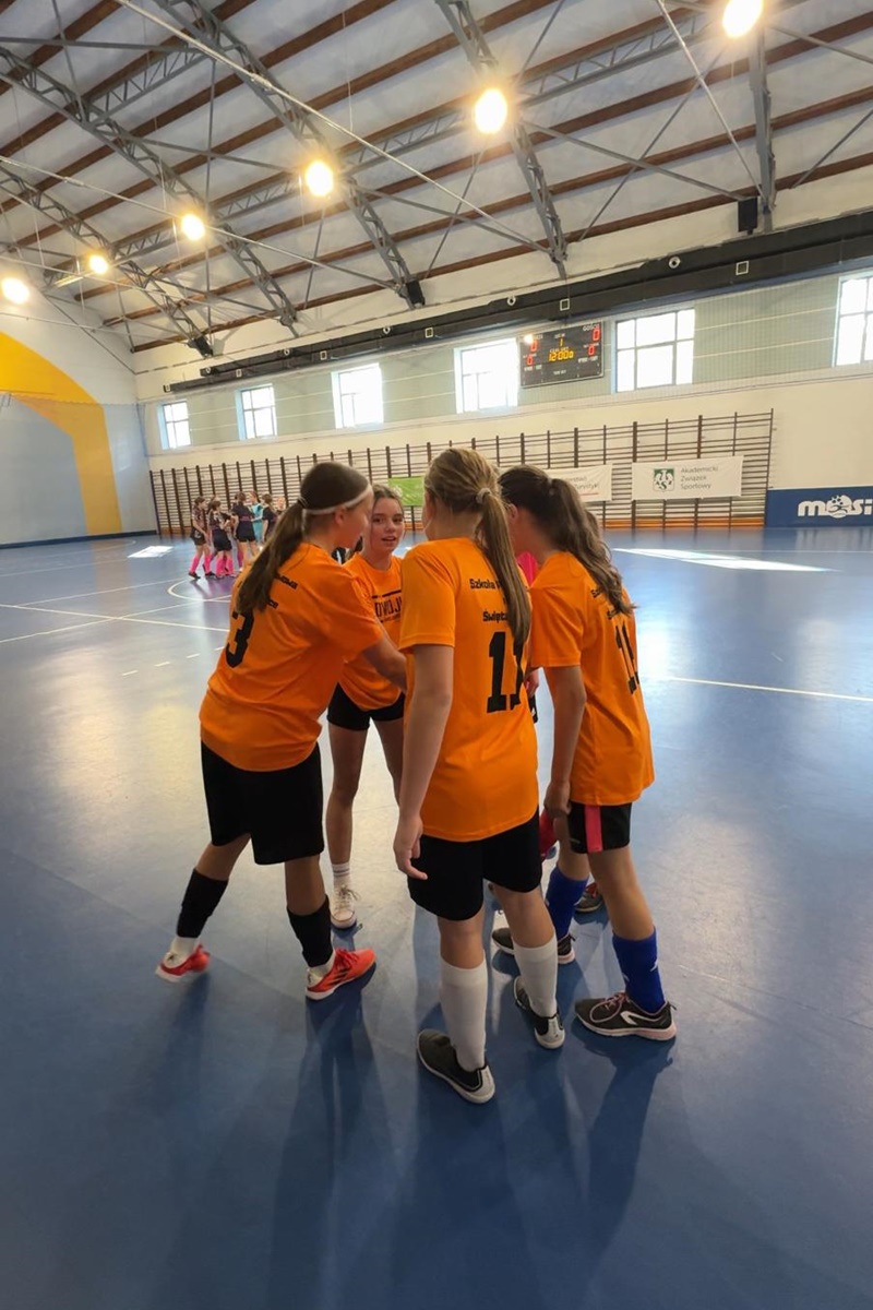 Wielki sukces SP2 – zwycięstwo w turnieju „Futsal Gram” i awans do finału - fotoreportaż