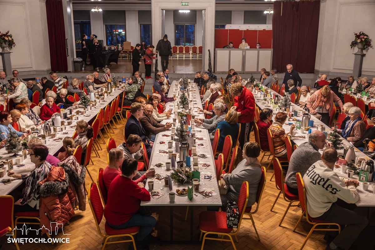 Gdzie dobro spotyka potrzebujących: Miejska Wigilia w Świętochłowicach - fotoreportaż