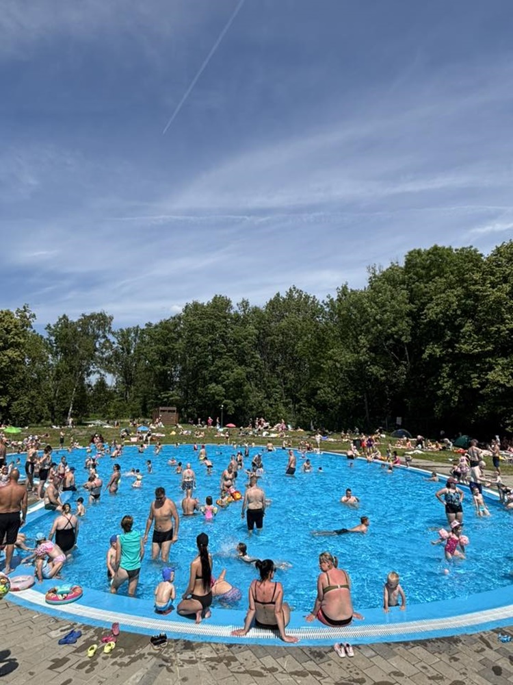 Sezon kąpielowy otwarty! Basen ekologiczny na Skałce znów zaprasza - fotoreportaż