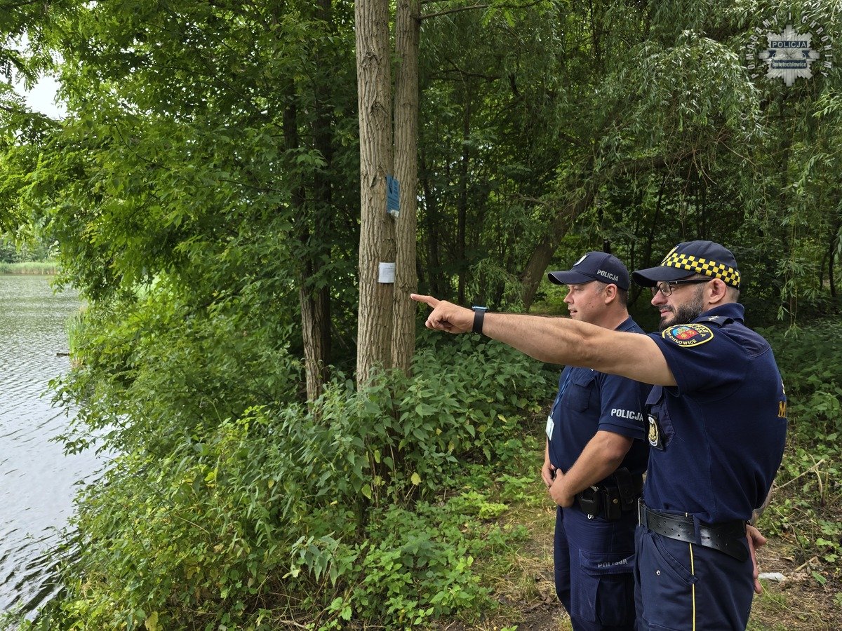 Świętochłowiccy dzielnicowi rozpoczynają akcję "Bilet na basen zamiast mandatu" - fotoreportaż