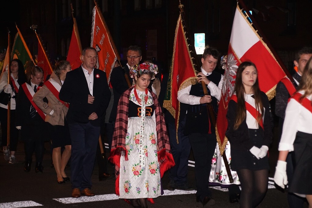 Dziś na placu Słowiańskim w Lipinach odbyły się uroczystości z okazji obchodów setnej rocznicy odzyskania przez Polskę Niepodległości.