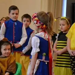Dzieci wystąpiły w Urzędzie Miasta w wiosennym przedstawieniu