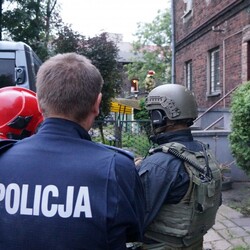Mężczyzna odgrażał się, że wysadzi budynek! Ewakuowano mieszkańców
