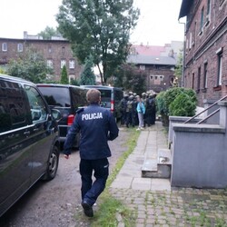 Mężczyzna odgrażał się, że wysadzi budynek! Ewakuowano mieszkańców