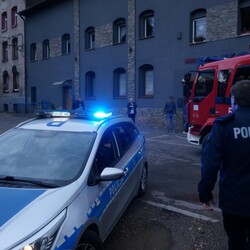 Mężczyzna odgrażał się, że wysadzi budynek! Ewakuowano mieszkańców