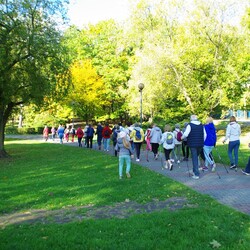 Międzypokoleniowy Nordic Walking