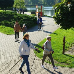 Międzypokoleniowy Nordic Walking