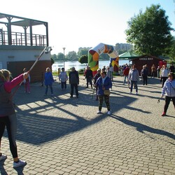 Międzypokoleniowy Nordic Walking