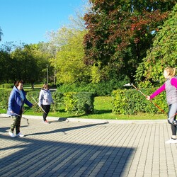 Międzypokoleniowy Nordic Walking