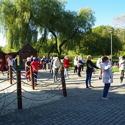 Międzypokoleniowy Nordic Walking