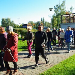 Międzypokoleniowy Nordic Walking