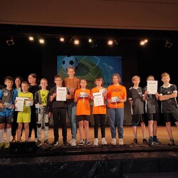 Piłkarsko-językowe podium uczniów SP2