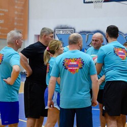 Mecz siatkówki pomiędzy sztabami WOŚP