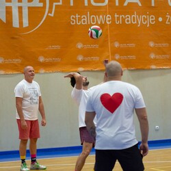 Mecz siatkówki pomiędzy sztabami WOŚP