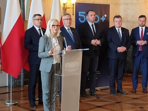 "500 plus" na każde dziecko: Nowa odsłona rządowego programu rusza już za 2 tygodnie!
