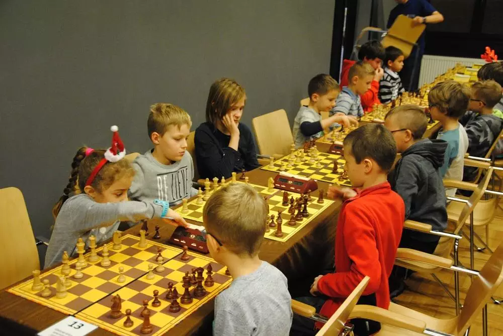 Już po raz IV w Muzeum Powstań Śląskich odbył się Barbórkowo-Mikołajkowy Turniej Szachowy dla uczniów szkół podstawowych. 7 grudnia 2019 roku na starcie stanęło 39 zawodniczek i zawodników.