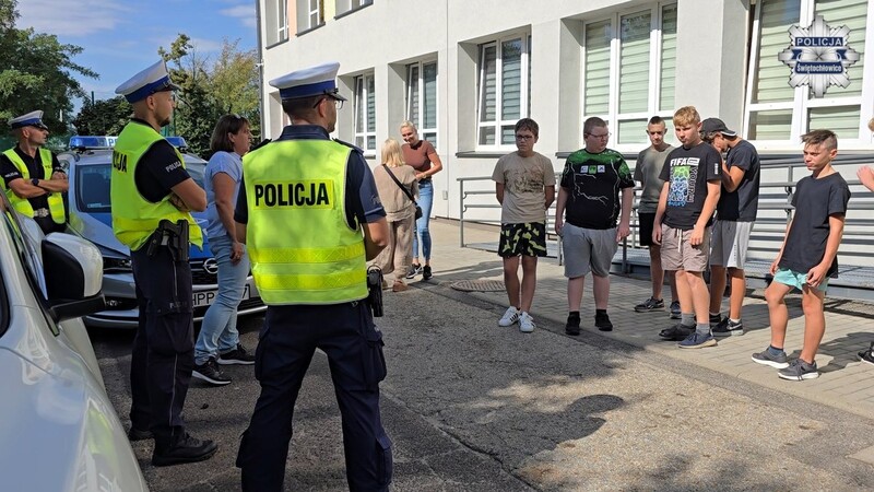 „Bezpieczna droga do szkoły” – działania świętochłowickiej drogówki