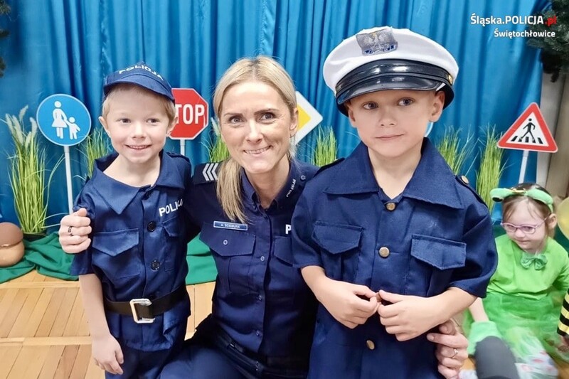Bezpieczniej w drodze do przedszkola. Świętochłowicka policjantka odwiedziła najmłodszych
