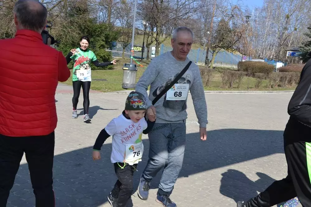 Wiosna w Świętochłowicach rozpoczęła się na Skałce w sobotę (23.03) pięknym, kolorowym i pozytywnym biegiem. W Biegu Wiosennym wzięło udział ponad 100 biegaczy.