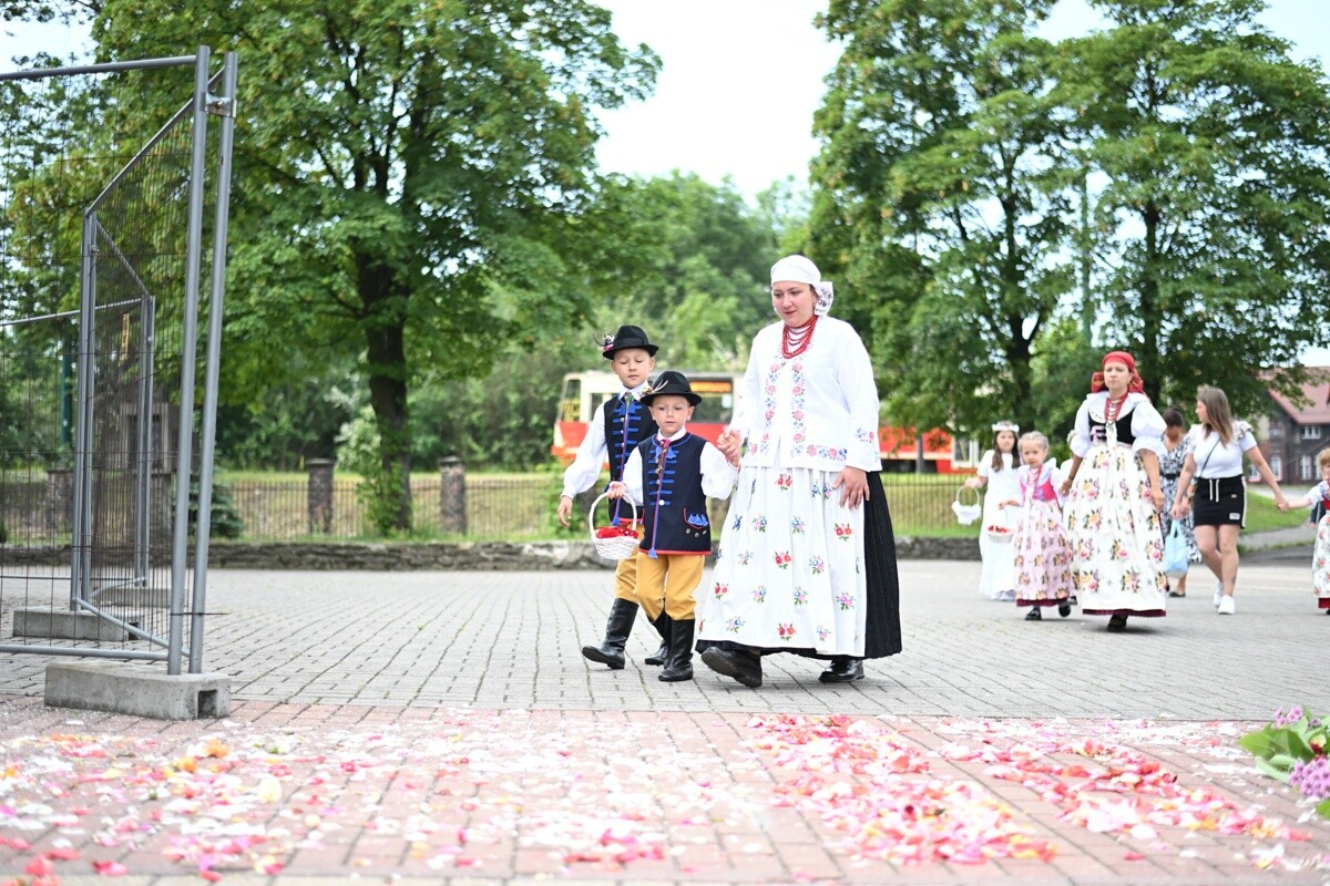 Tradycyjna procesja Bożego Ciała w Lipinach. / fot. Marek Faber / Krzysztof Faber