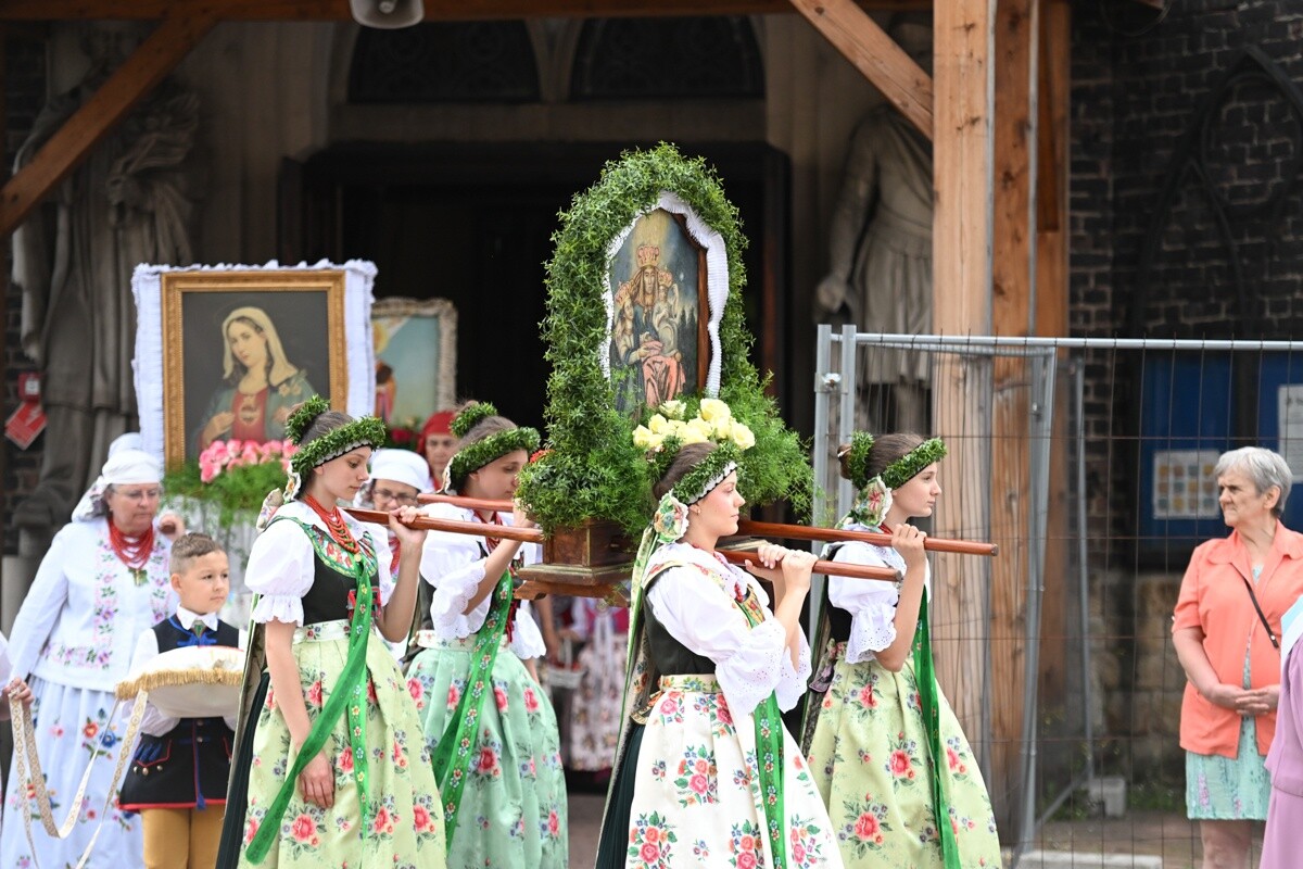Tradycyjna procesja Bożego Ciała w Lipinach. / fot. Marek Faber / Krzysztof Faber