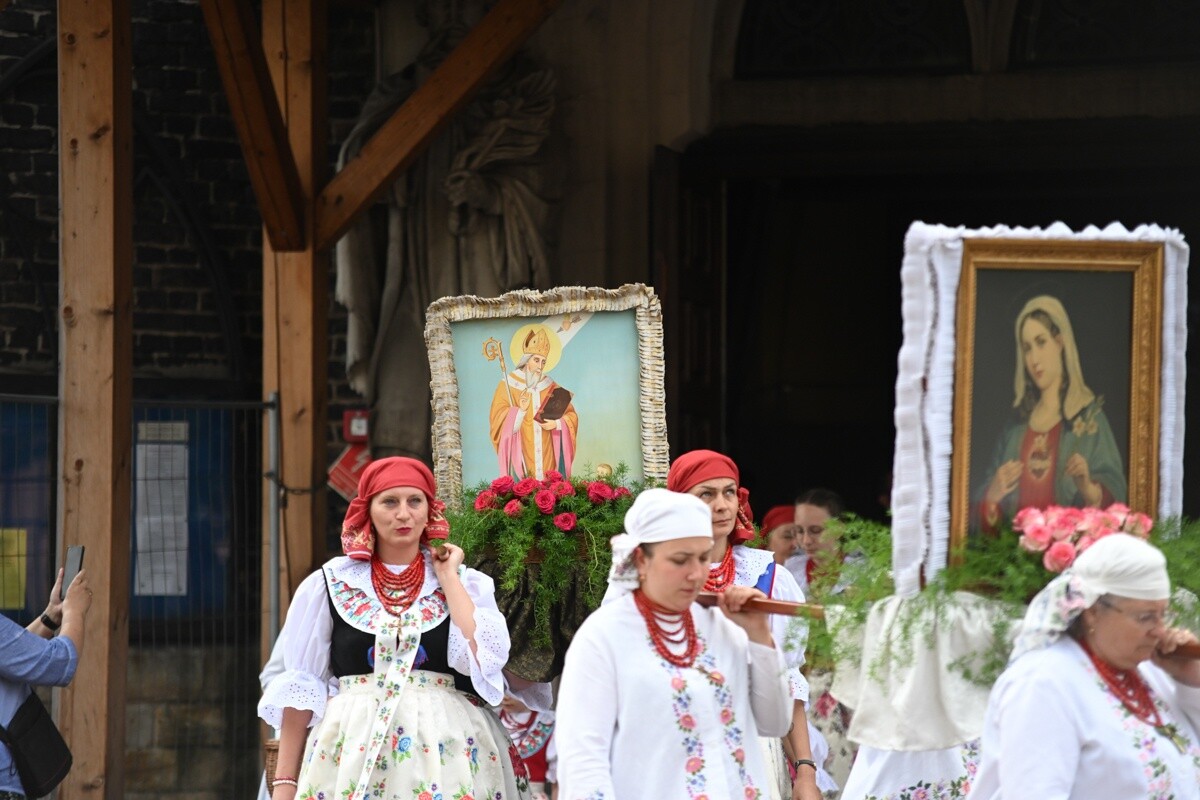 Tradycyjna procesja Bożego Ciała w Lipinach. / fot. Marek Faber / Krzysztof Faber