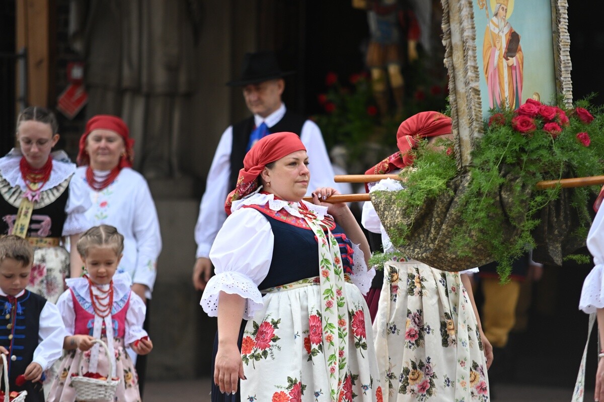 Tradycyjna procesja Bożego Ciała w Lipinach. / fot. Marek Faber / Krzysztof Faber