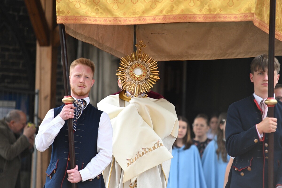 Tradycyjna procesja Bożego Ciała w Lipinach. / fot. Marek Faber / Krzysztof Faber