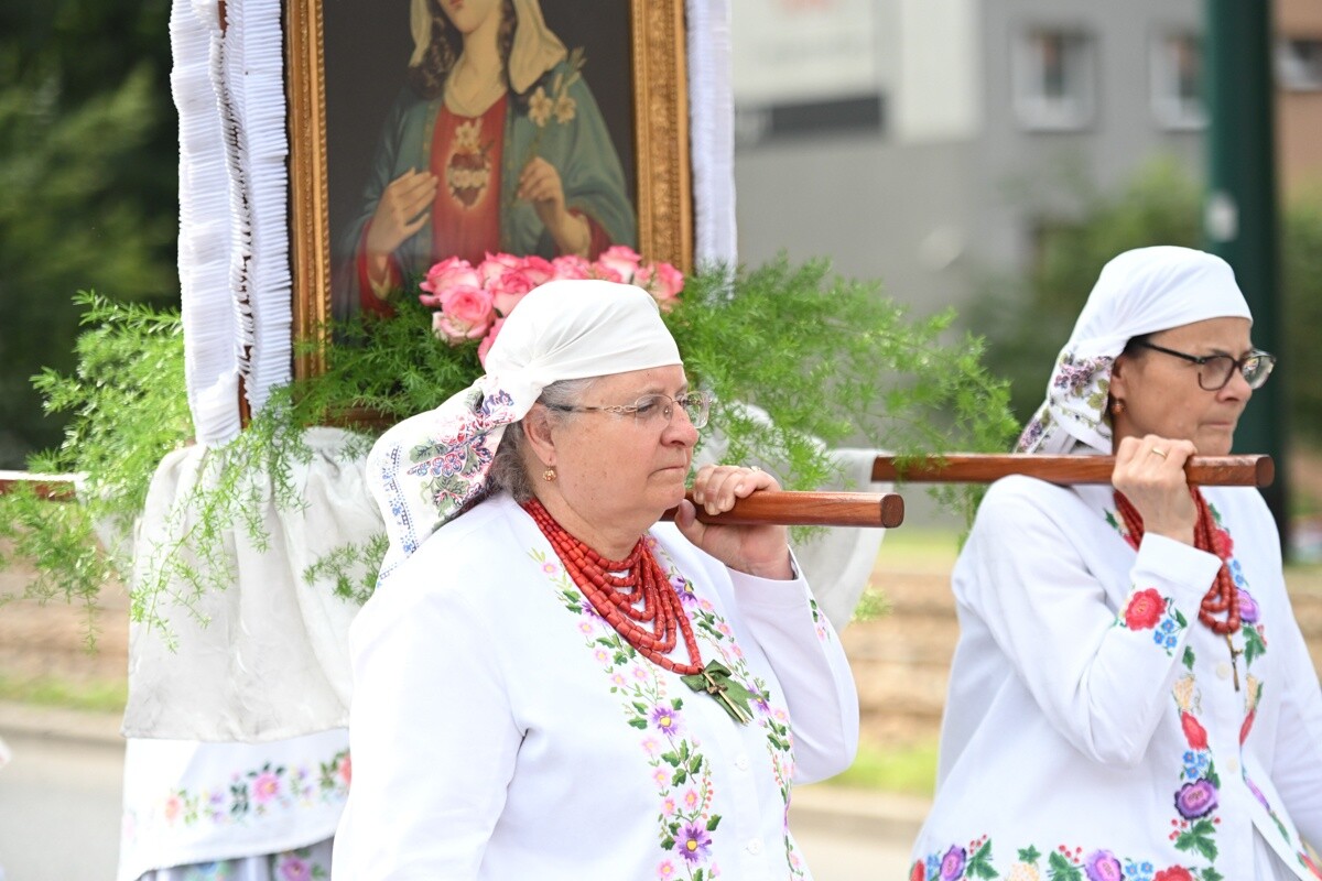 Tradycyjna procesja Bożego Ciała w Lipinach. / fot. Marek Faber / Krzysztof Faber