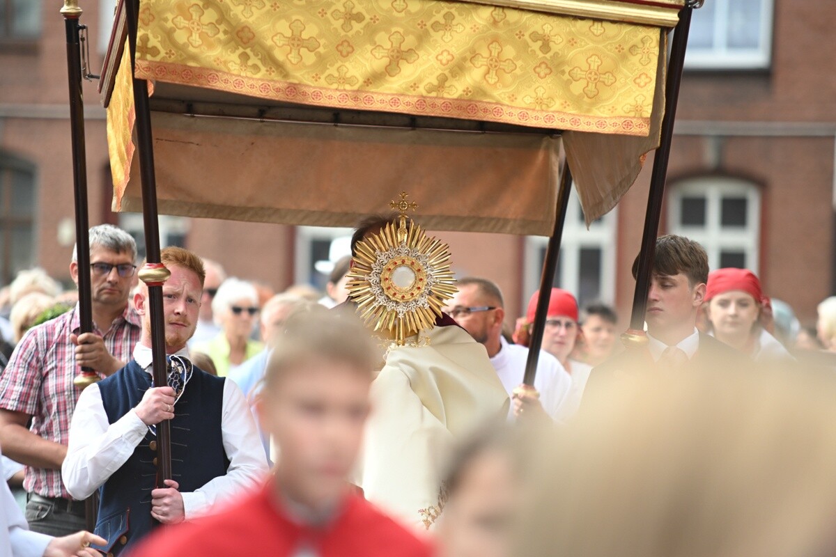 Tradycyjna procesja Bożego Ciała w Lipinach. / fot. Marek Faber / Krzysztof Faber