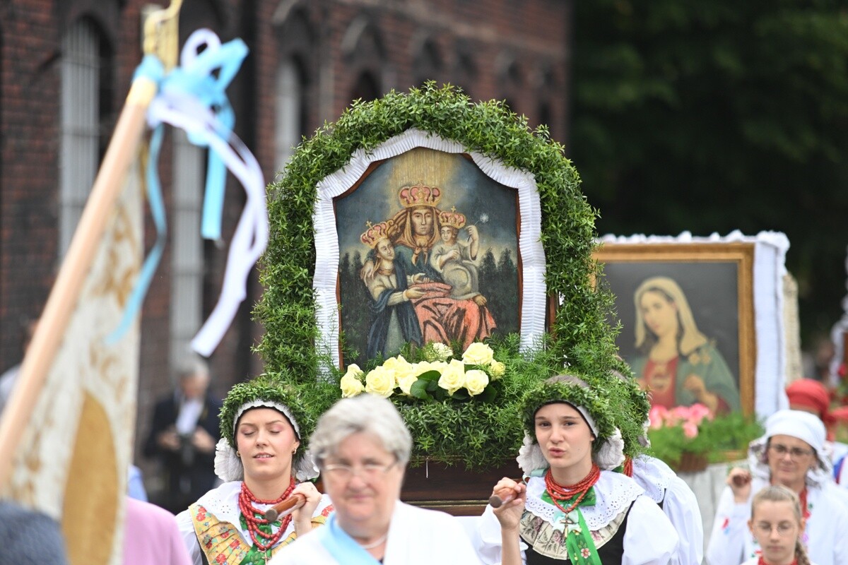 Tradycyjna procesja Bożego Ciała w Lipinach. / fot. Marek Faber / Krzysztof Faber