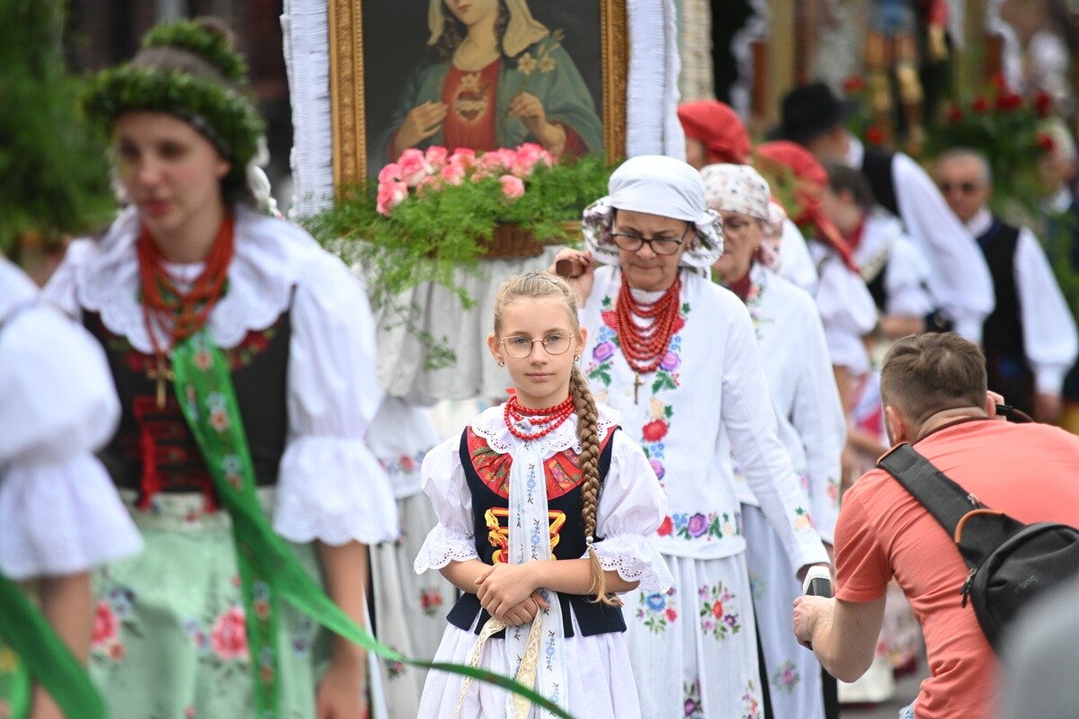 Tradycyjna procesja Bożego Ciała w Lipinach. / fot. Marek Faber / Krzysztof Faber