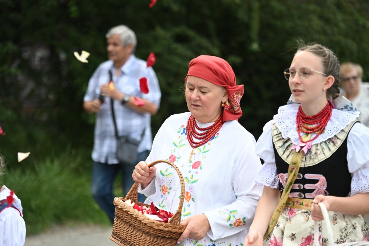 Tradycyjna procesja Bożego Ciała w Lipinach. / fot. Marek Faber / Krzysztof Faber