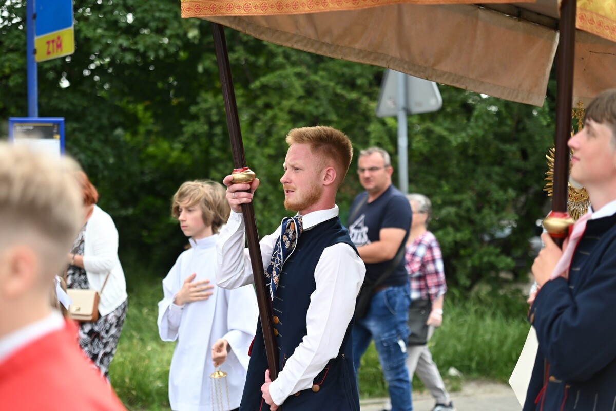 Tradycyjna procesja Bożego Ciała w Lipinach. / fot. Marek Faber / Krzysztof Faber