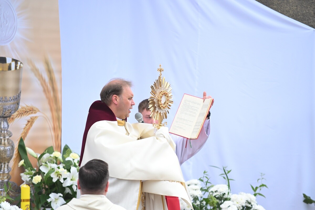 Tradycyjna procesja Bożego Ciała w Lipinach. / fot. Marek Faber / Krzysztof Faber