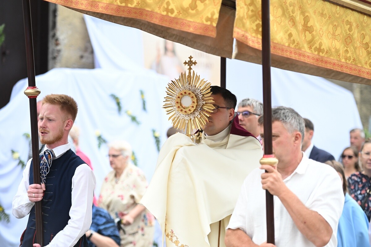Tradycyjna procesja Bożego Ciała w Lipinach. / fot. Marek Faber / Krzysztof Faber