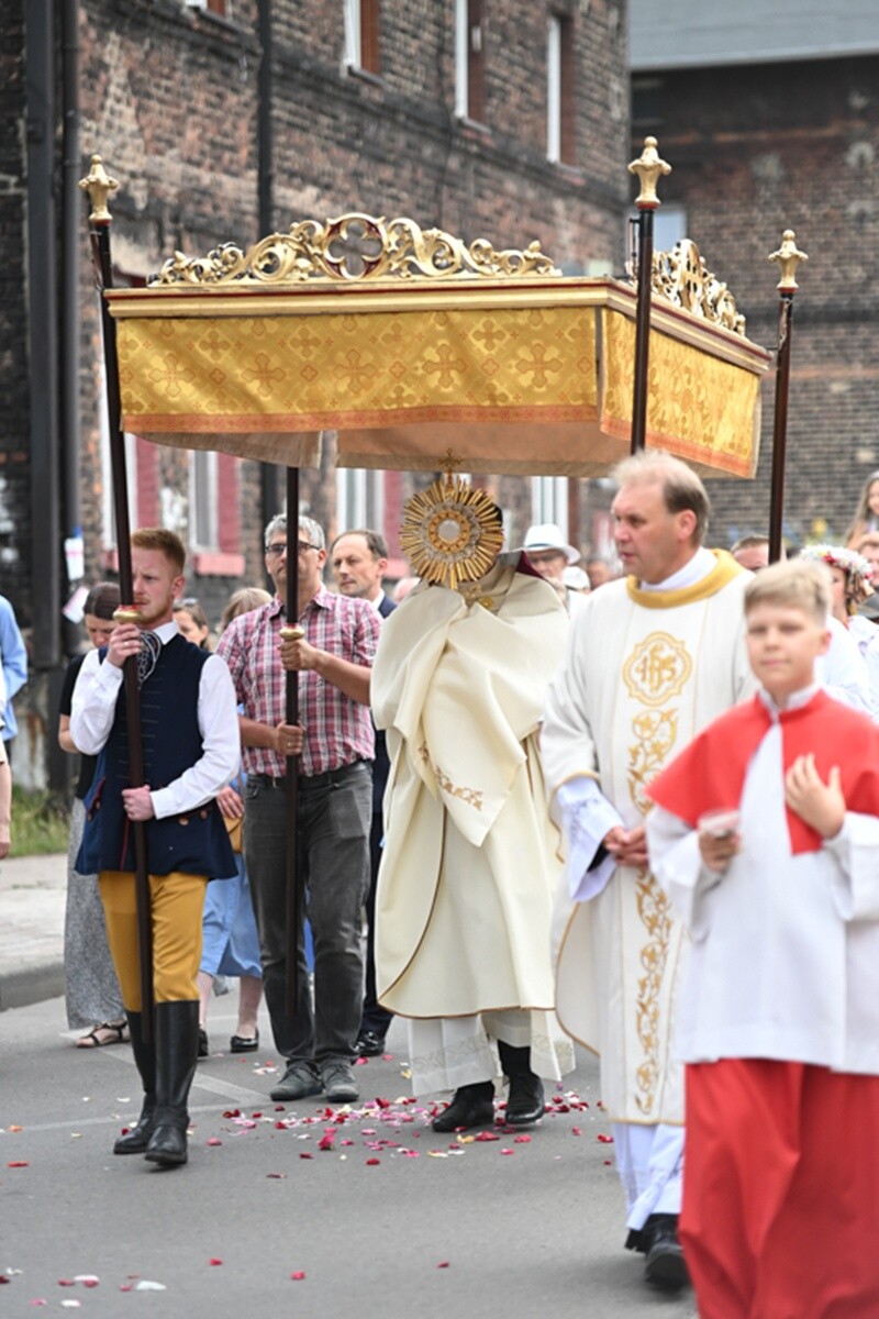 Tradycyjna procesja Bożego Ciała w Lipinach. / fot. Marek Faber / Krzysztof Faber