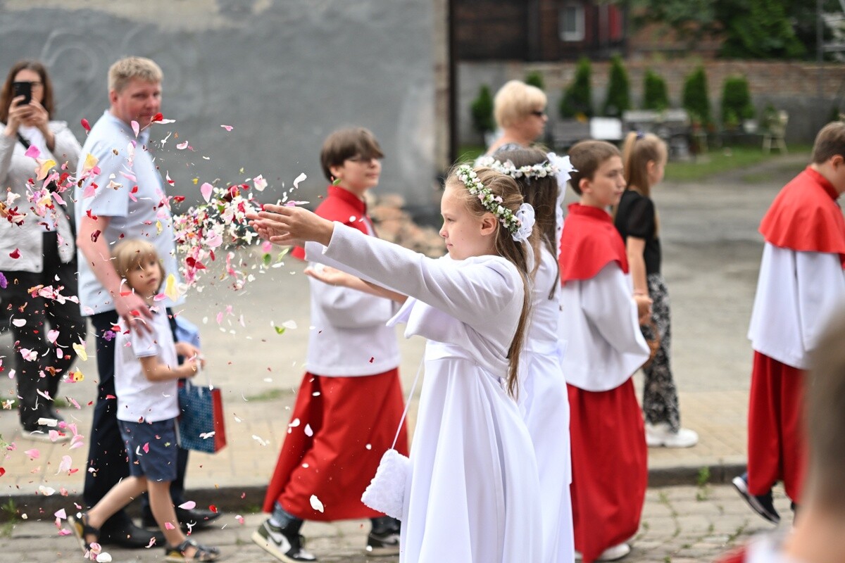 Tradycyjna procesja Bożego Ciała w Lipinach. / fot. Marek Faber / Krzysztof Faber