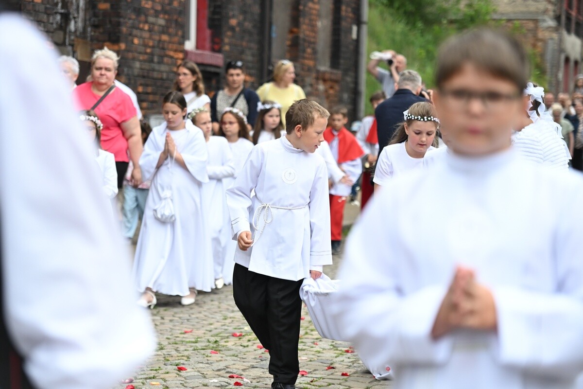 Tradycyjna procesja Bożego Ciała w Lipinach. / fot. Marek Faber / Krzysztof Faber