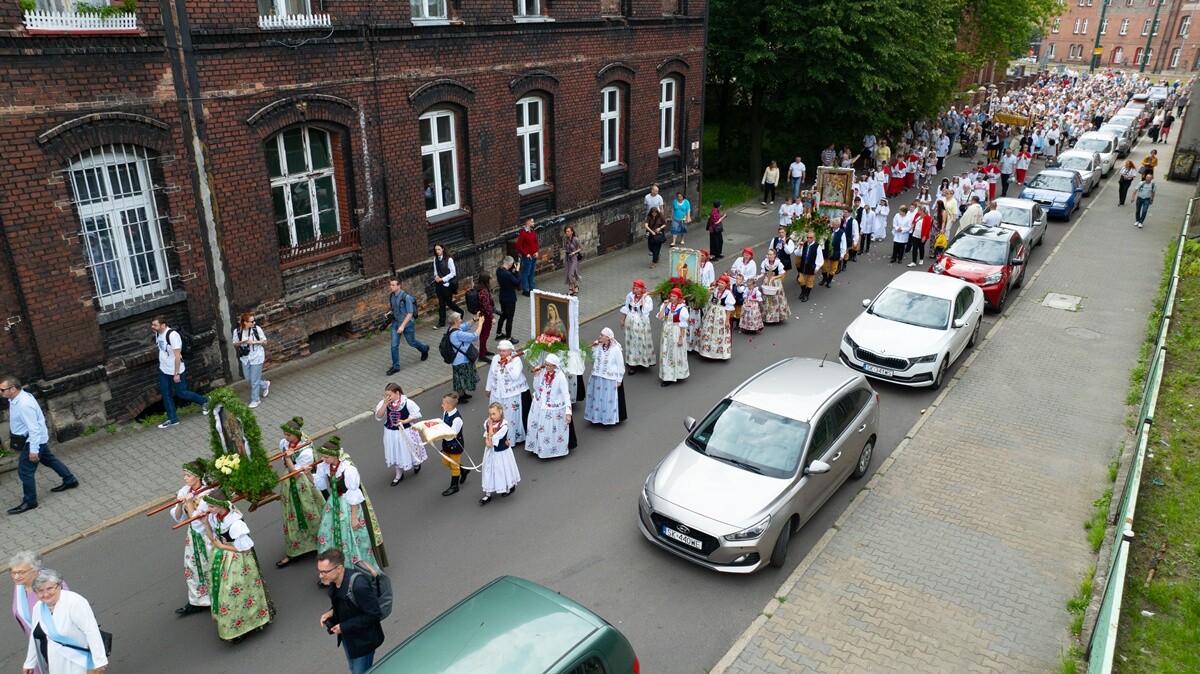 Tradycyjna procesja Bożego Ciała w Lipinach. / fot. Marek Faber / Krzysztof Faber