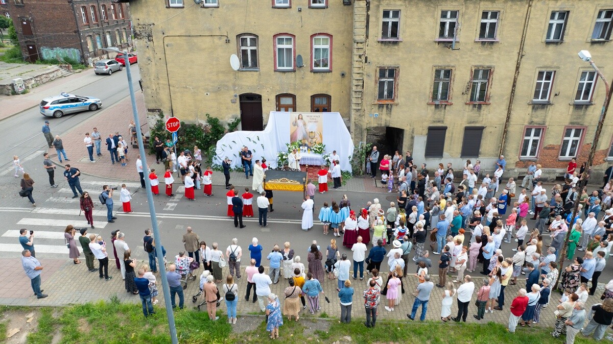 Tradycyjna procesja Bożego Ciała w Lipinach. / fot. Marek Faber / Krzysztof Faber