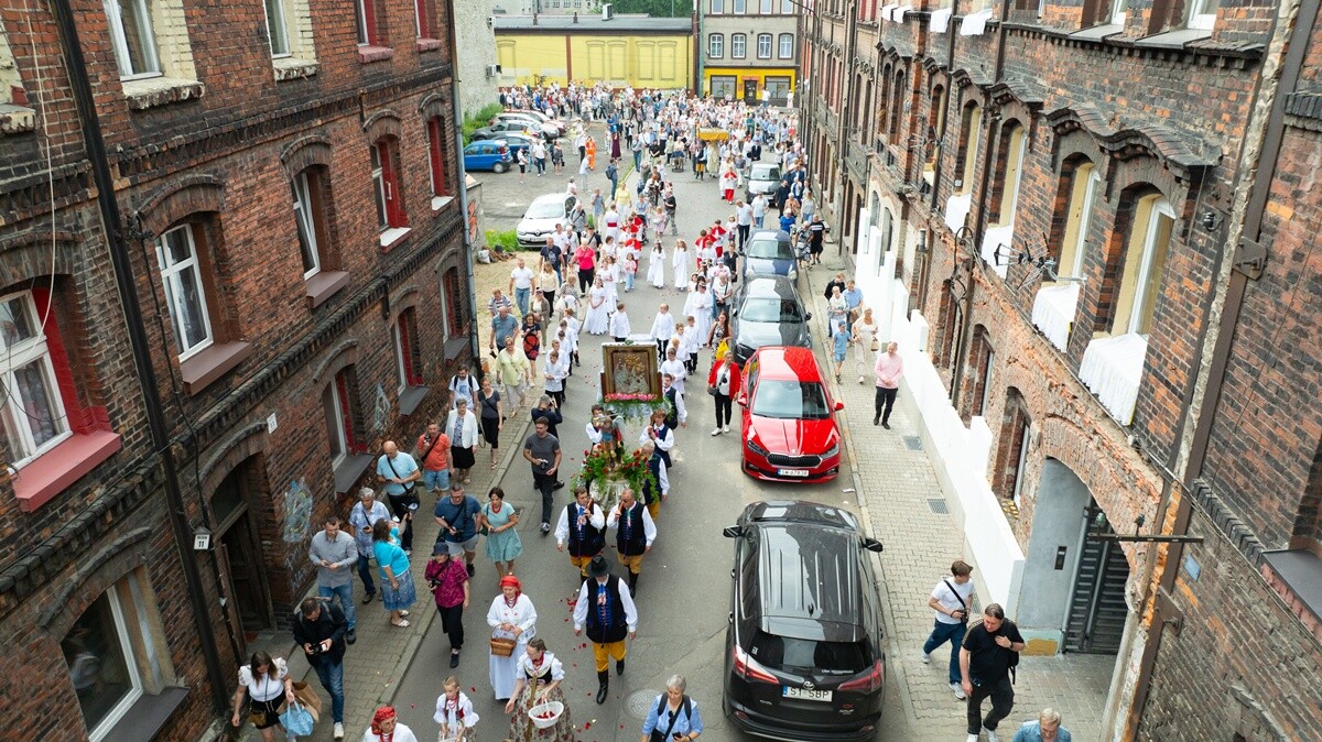 Tradycyjna procesja Bożego Ciała w Lipinach. / fot. Marek Faber / Krzysztof Faber