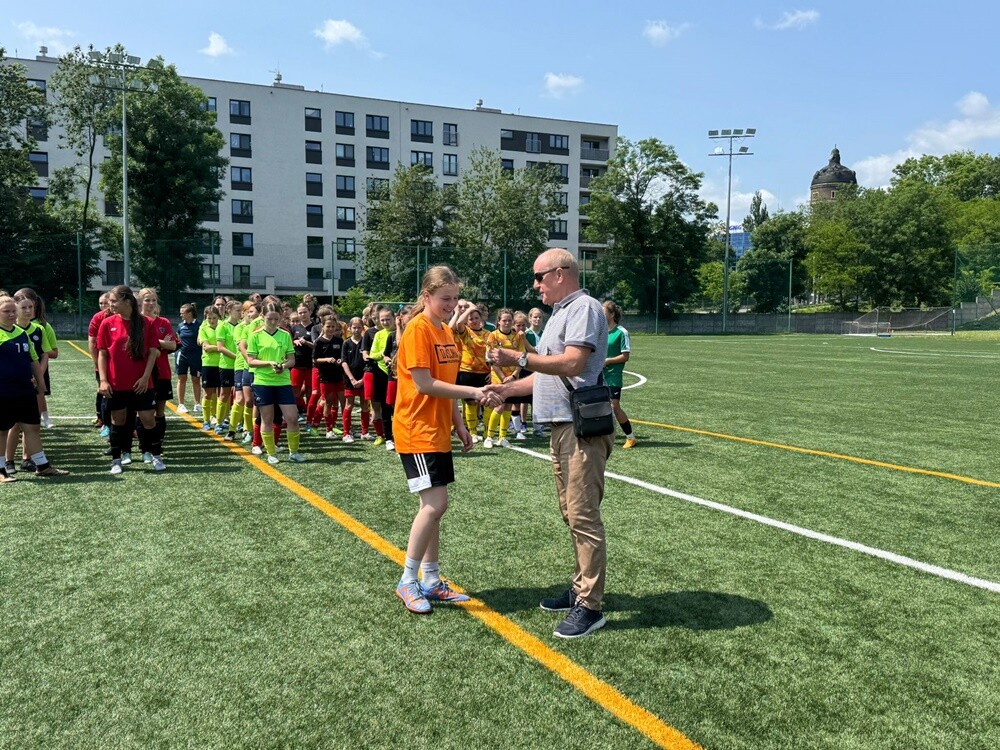 Brązowe medalistki z SP2! Świętochłowickie piłkarki z sukcesem na wojewódzkim finale.