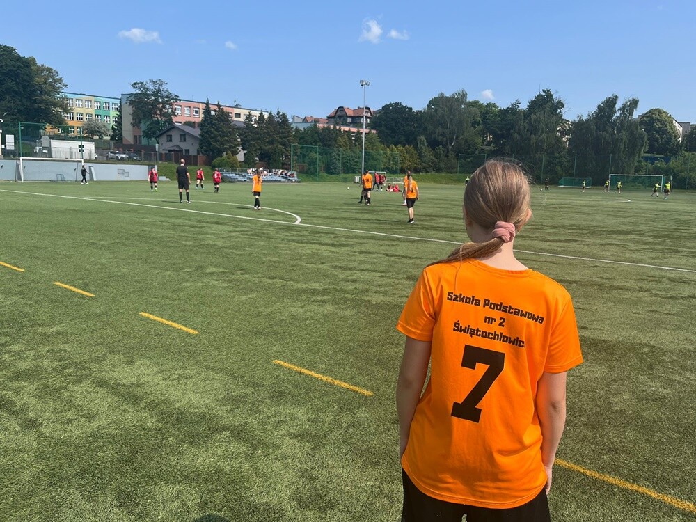 Brązowe medalistki z SP2! Świętochłowickie piłkarki z sukcesem na wojewódzkim finale.