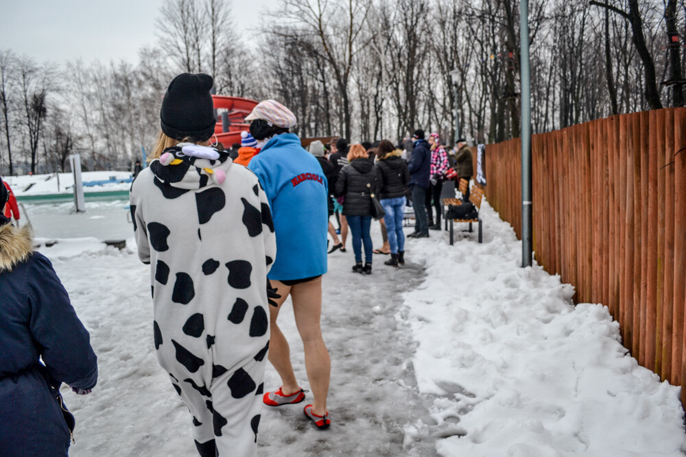 Grupo ponad tysiąc osób pojawiło się dziś na terenie Skałki i pobliskiego parku z okazji Wielkiej Orkiestry. Są biegi, rajdy rowerowy, morsowanie, walki wojów i wiele, wiele innych atrakcji. Impreza trwa!