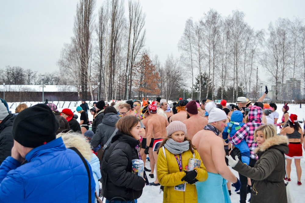 Grupo ponad tysiąc osób pojawiło się dziś na terenie Skałki i pobliskiego parku z okazji Wielkiej Orkiestry. Są biegi, rajdy rowerowy, morsowanie, walki wojów i wiele, wiele innych atrakcji. Impreza trwa!