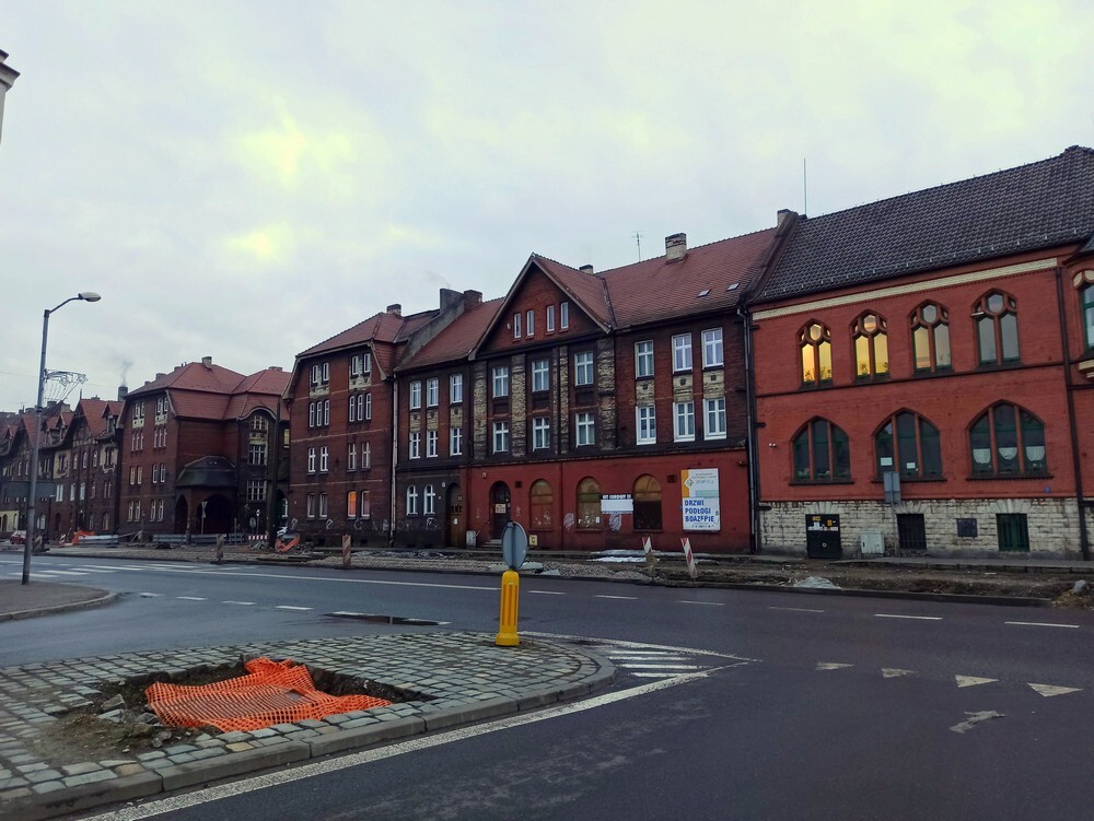 Metropolia Śląsko-Zagłębiowska to atrakcyjne miejsce do mieszkania. Gdzie można znaleźć tanie mieszkania na sprzedaż? Okazuje się, że najniższe ceny są w Świętochłowicach i Rudzie Śląskiej.