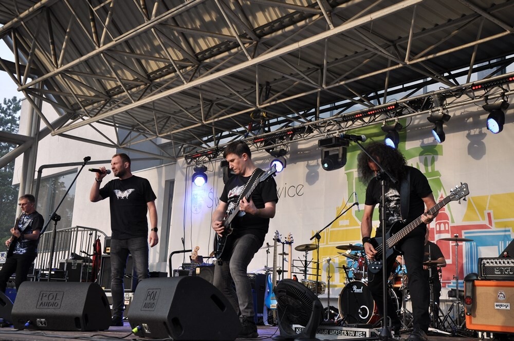 Wczoraj rozpoczęło się święto miasta. Na scenie pojawili się: zespół coverowy Covernostra, Highway Rock Blues Band oraz Robert Kindla & Kind of Wine.